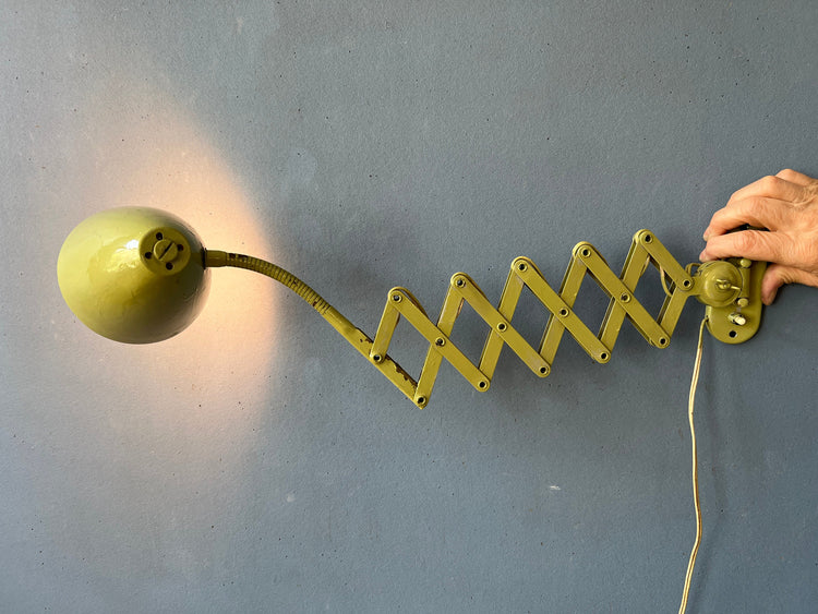 Vintage Scissor Wall Light in Green Colour / Mid Century Modern Lighting / 70s Retro Lamp