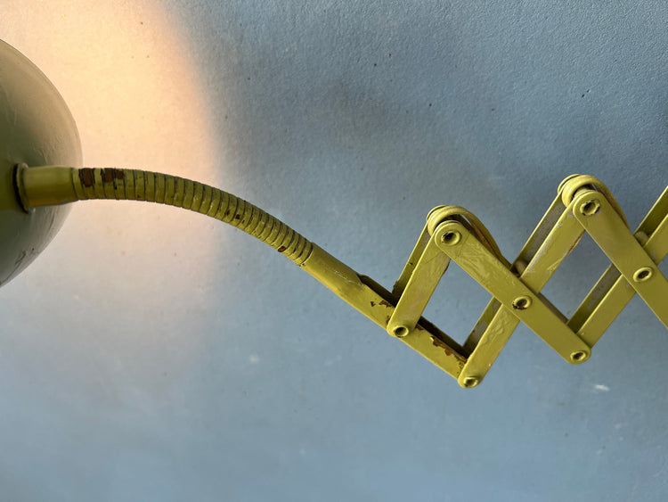 Vintage Scissor Wall Light in Green Colour / Mid Century Modern Lighting / 70s Retro Lamp