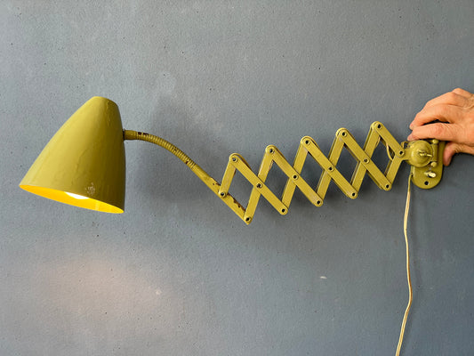 Vintage Scissor Wall Light in Green Colour / Mid Century Modern Lighting / 70s Retro Lamp
