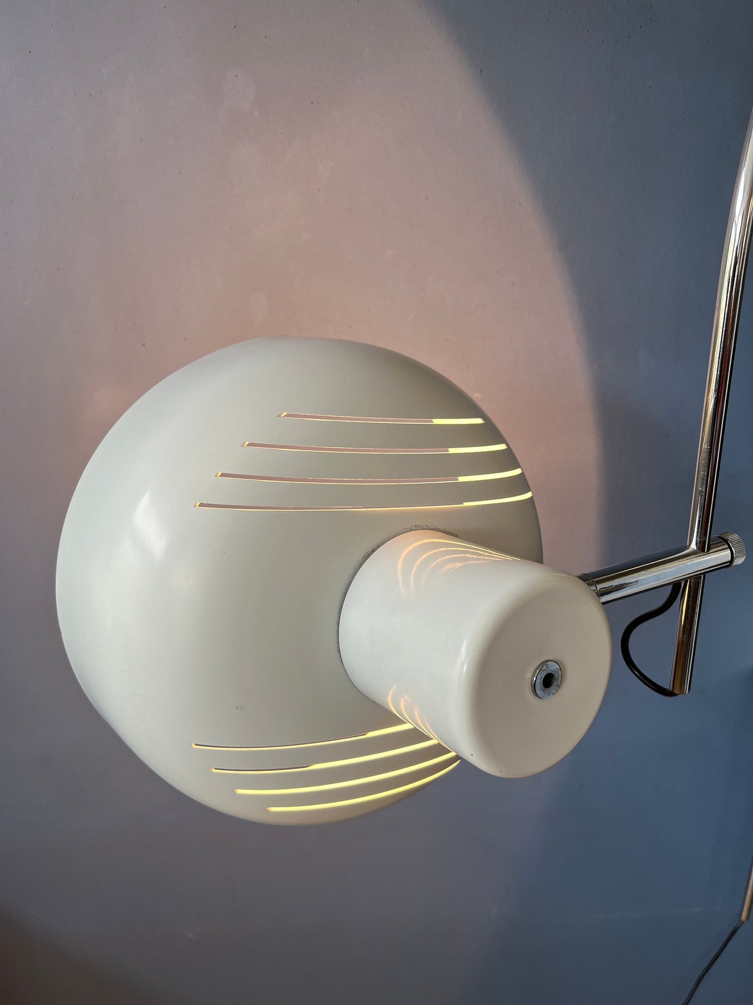 arc wall lamp, artifort lamp, space age lamp