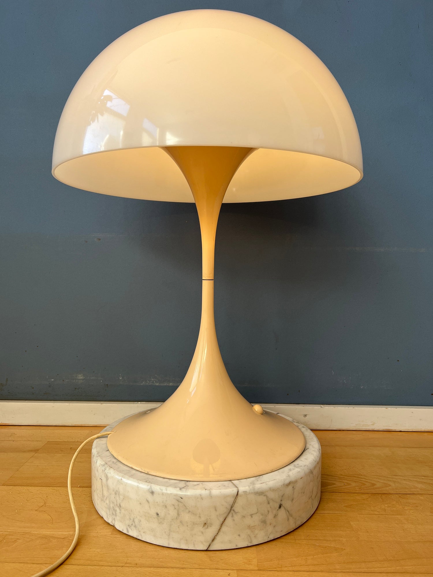 Louis Poulsen Panthella Mushroom Table Lamp by Verner Panton –  VintageChampignon